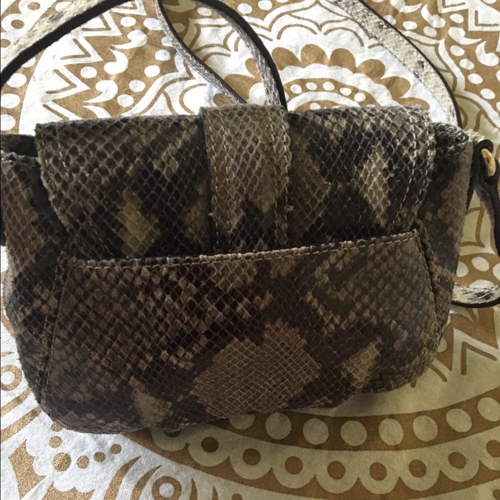 ❗️SOLD ELSEWHERE❗️MK Snakeskin Crossbody - Picture 4 of 7